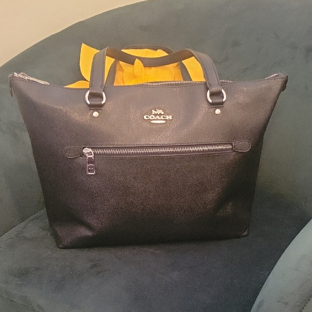 Coach Black Leather Tote Bag With Matching Wallet